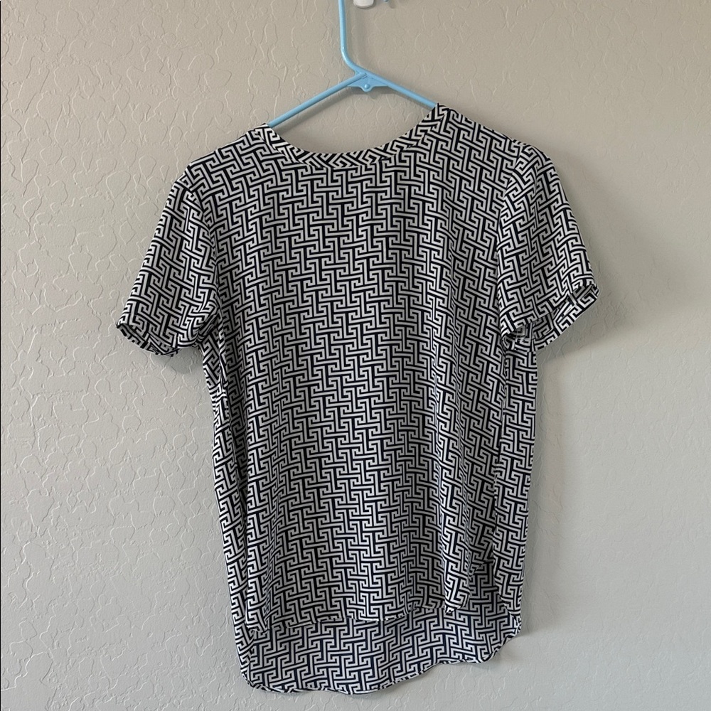 Women’s Loft Black and White Geometric Patterned Loft women’s shirt.